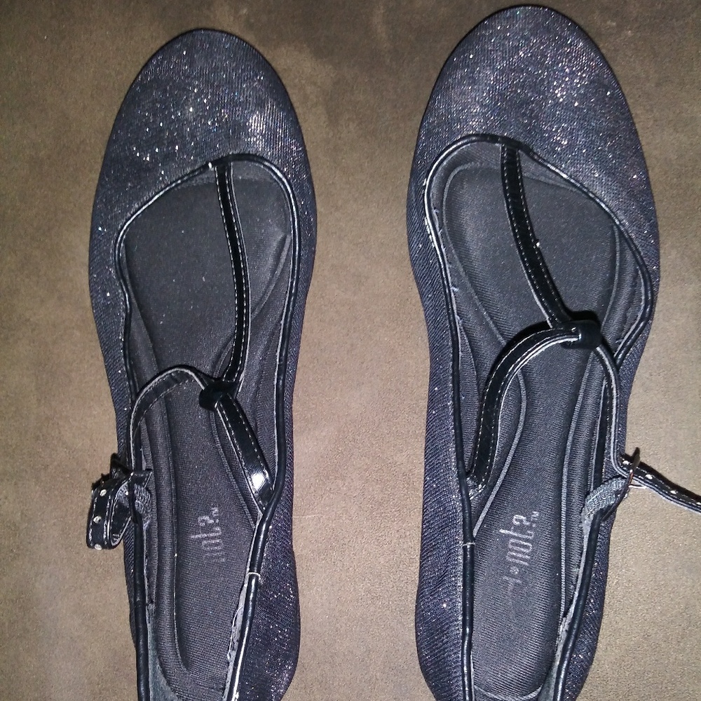 Black sparkling dress shoes